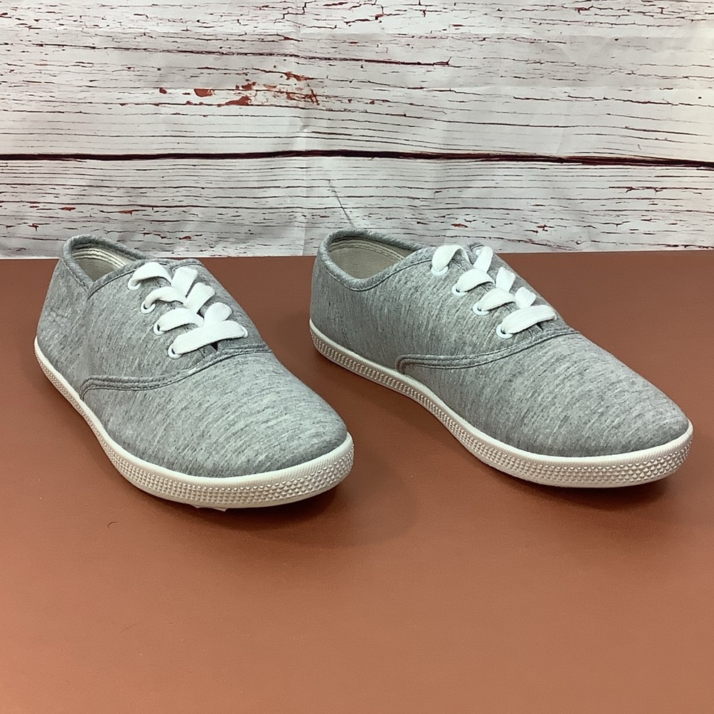 🌹🗯 NWOT COMFORT EASE LACE UP CASUAL FASHION TENNIS SHOES